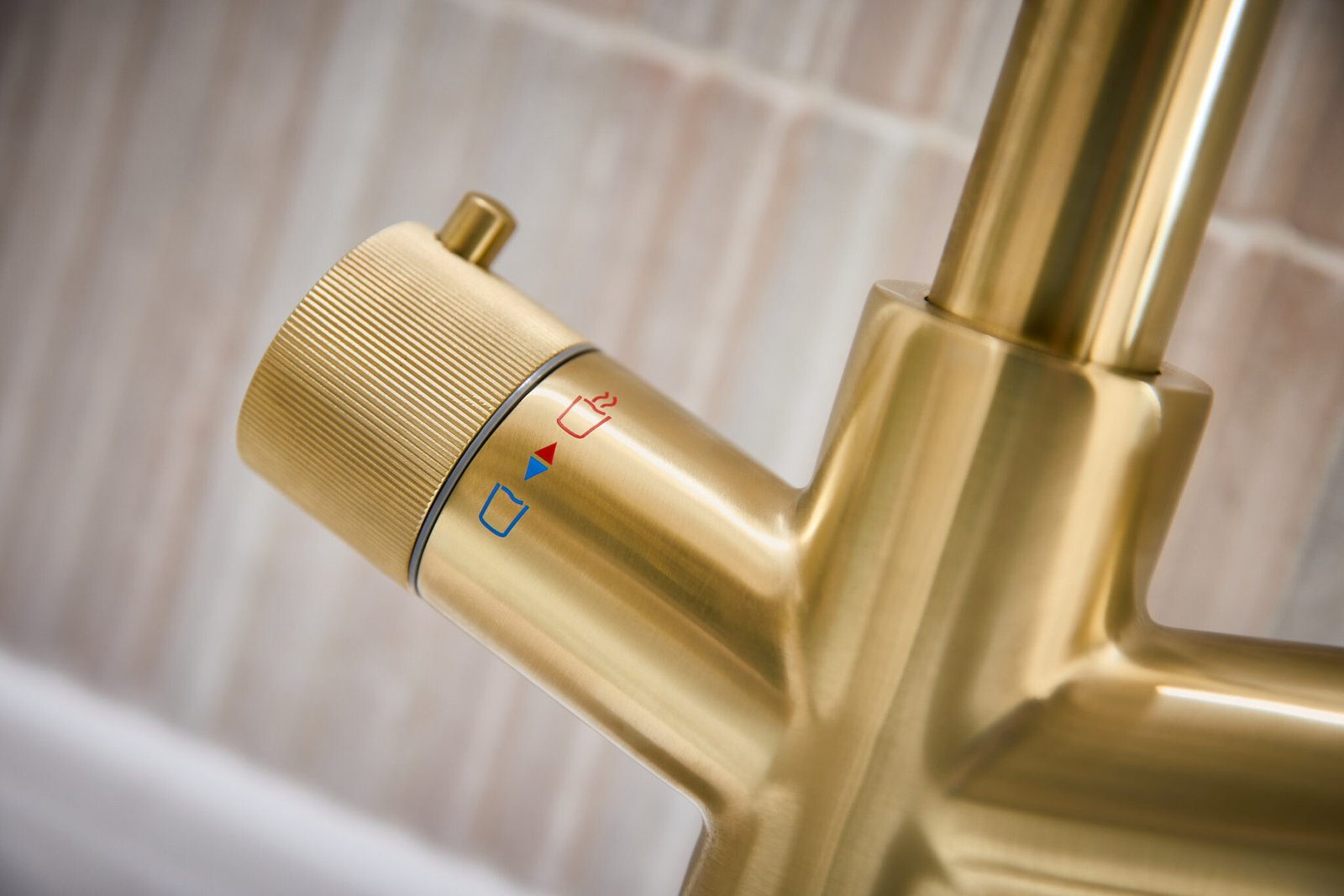 KoGE 4-in-1 Swan Pull Out Spout Hot Water Tap | Brushed Brass